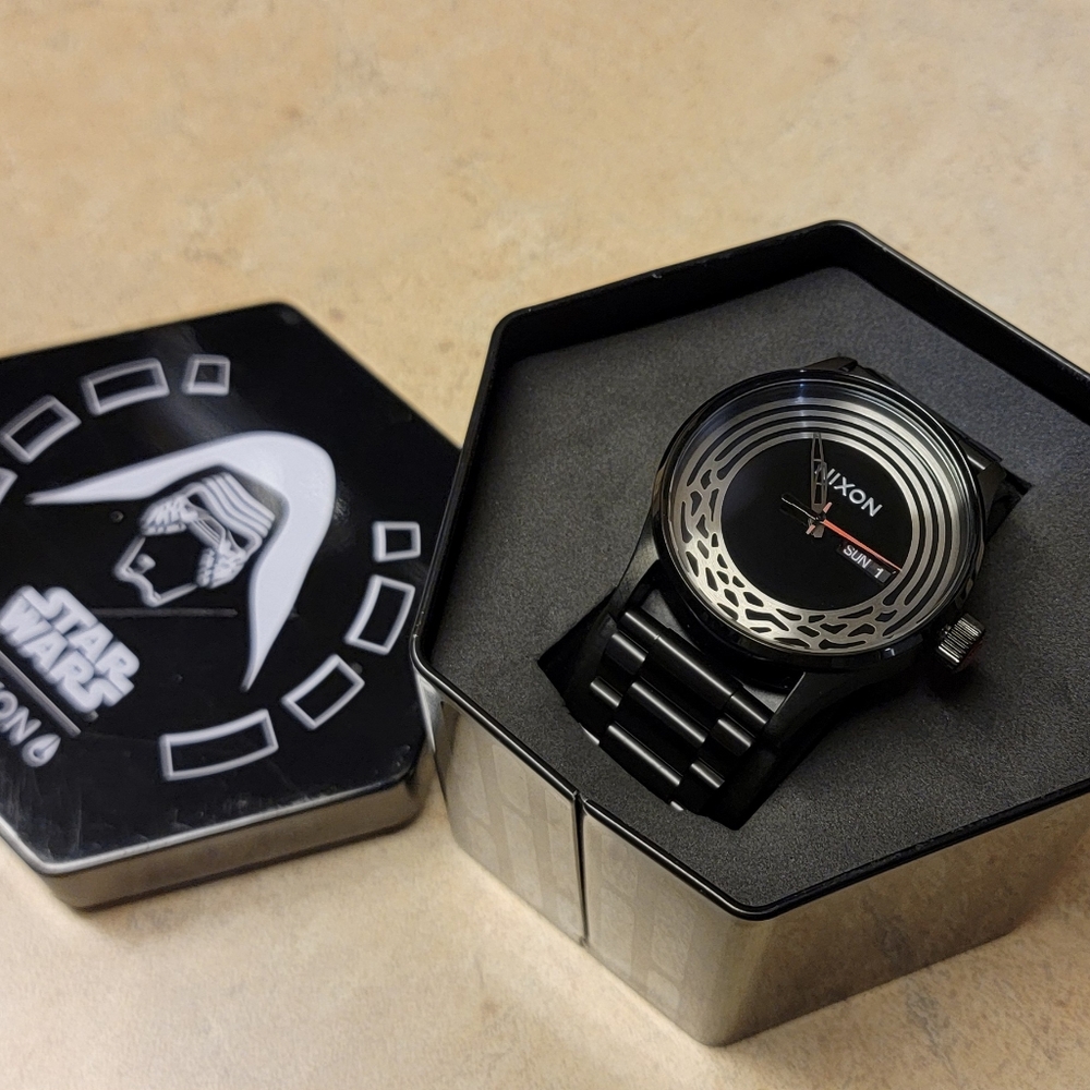 Nixon Star Wars Kylo Ren Sentry SS SW